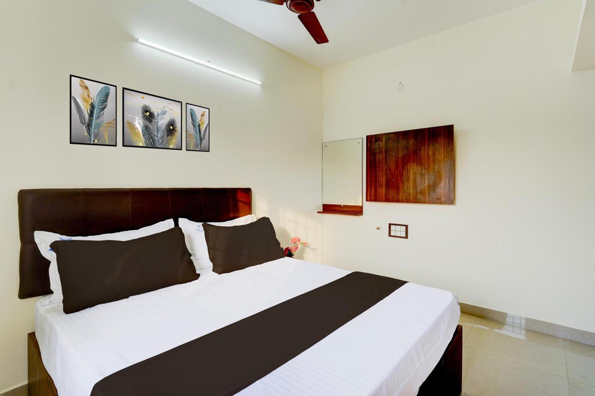 Hotel O Eswar